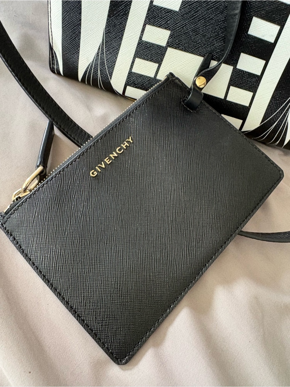 GIVENCHY Geometric Tribal Antigona Shopping Tote Bag w/Pouch&Shoulder Strap EUC - Picture 3 of 15